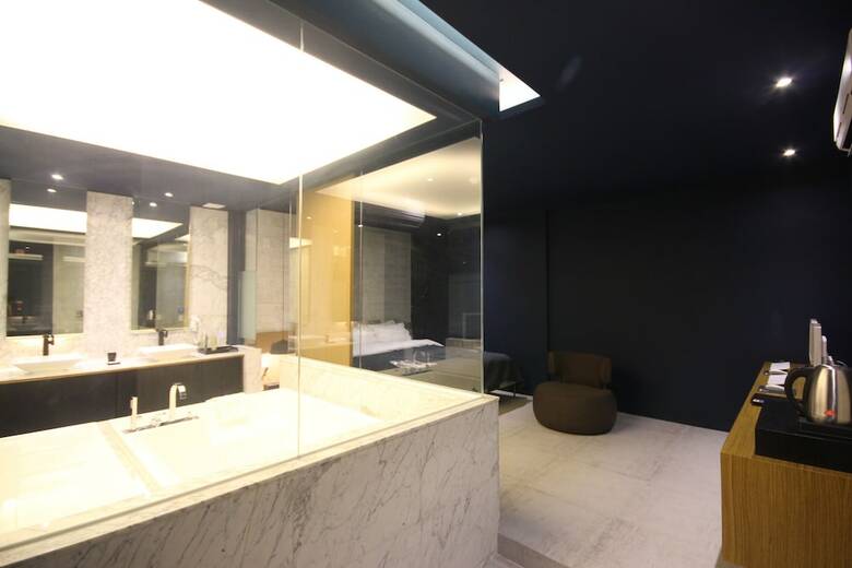 Club Hotel