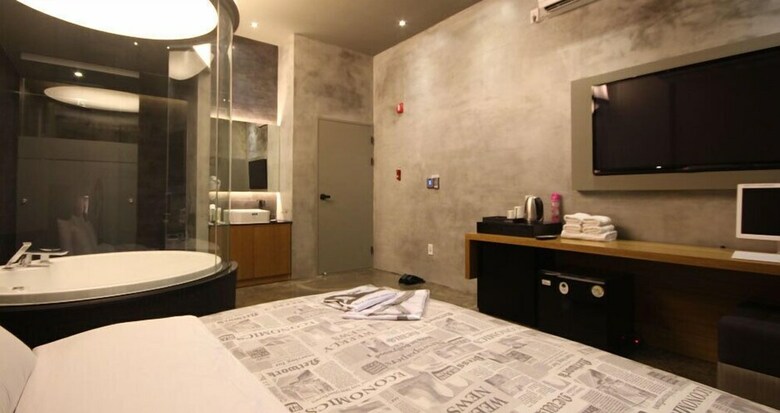Club Hotel