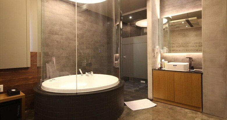 Club Hotel