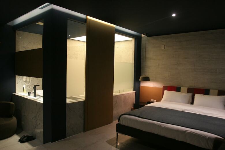 Club Hotel