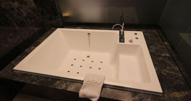 Club Hotel