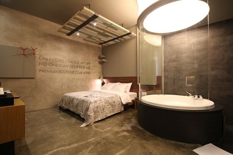 Club Hotel