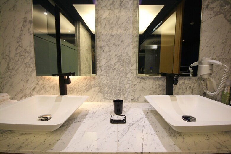 Club Hotel