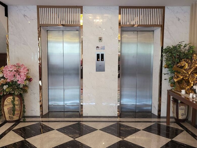Hotel Three Seasons Place