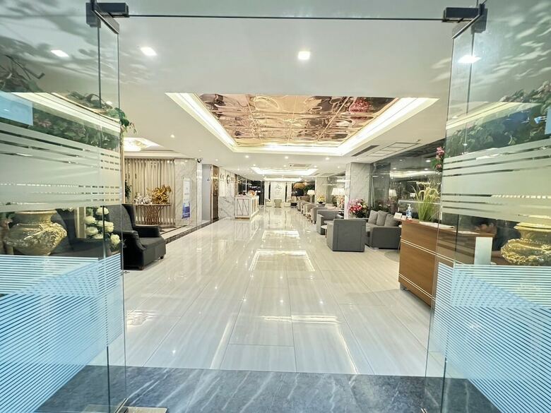 Hotel Three Seasons Place