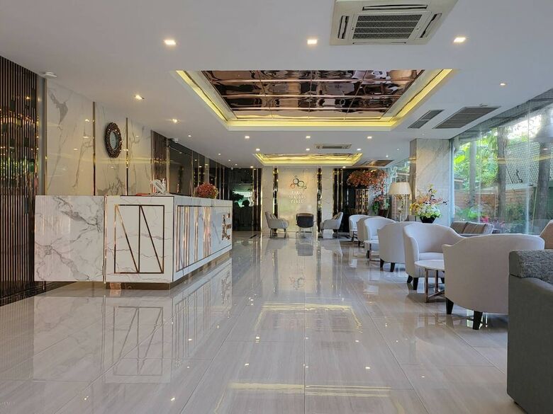 Hotel Three Seasons Place