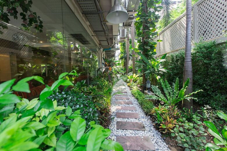Hotel Three Seasons Place