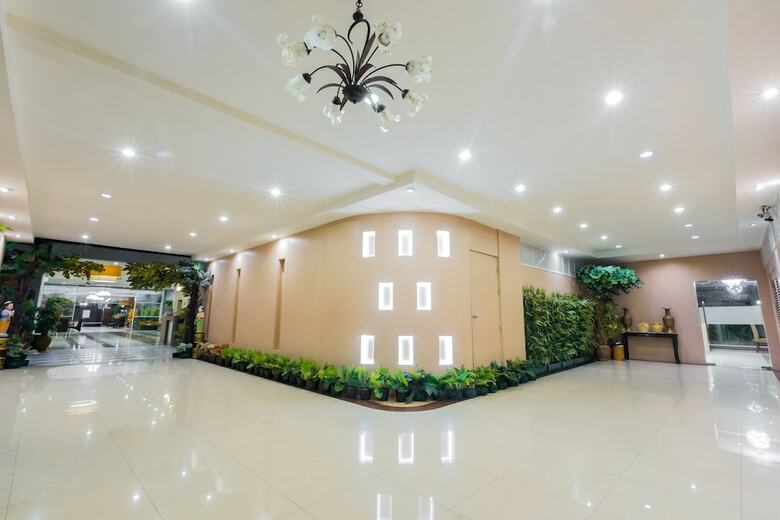 Hotel Three Seasons Place