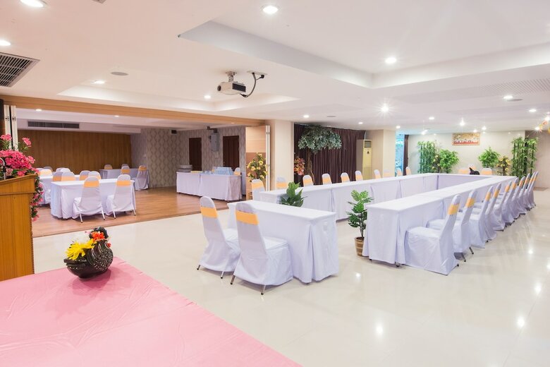 Hotel Three Seasons Place