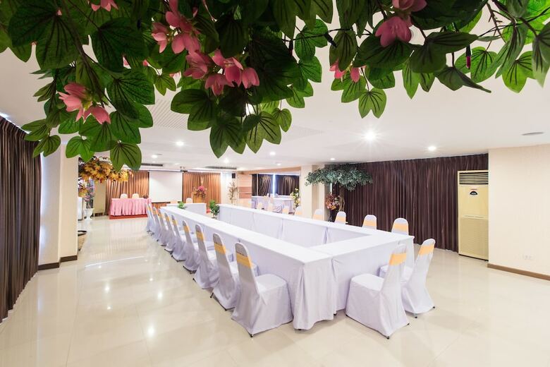 Hotel Three Seasons Place