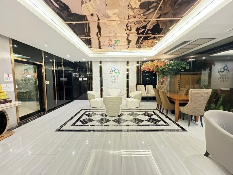 Hotel Three Seasons Place