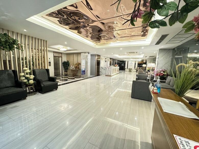 Hotel Three Seasons Place