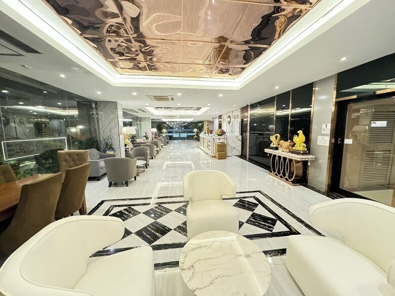 Hotel Three Seasons Place