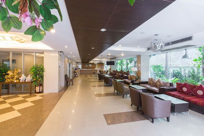 Hotel Three Seasons Place