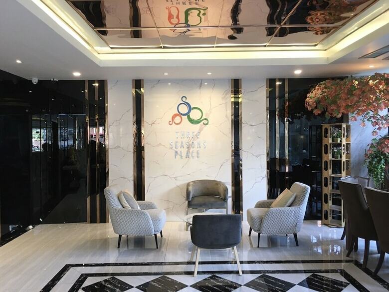 Hotel Three Seasons Place