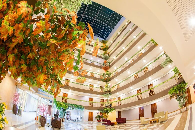 Hotel Three Seasons Place