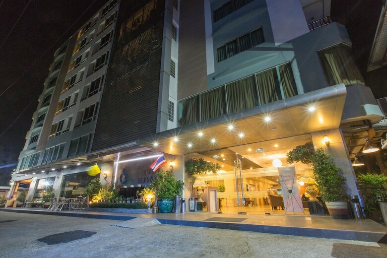 Hotel Three Seasons Place