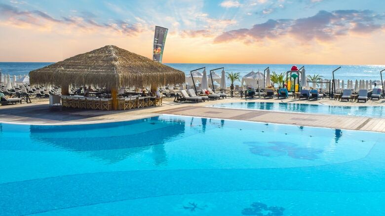 Hotel Oasis Resort & Spa