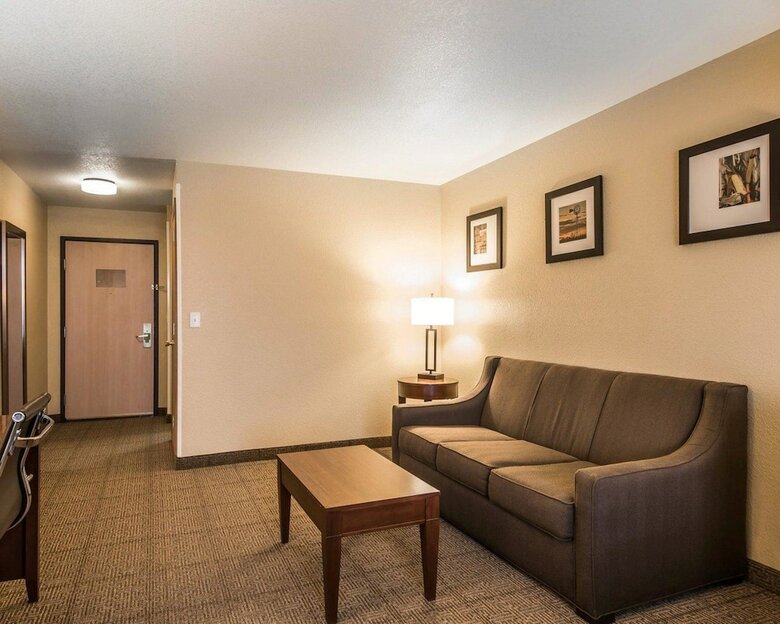 Hotel Quality Inn & Suites