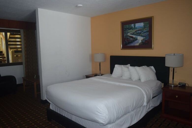 Waterfront Hotel And Conference Center