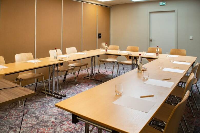 Brit Hotel Caen Nord - M�morial