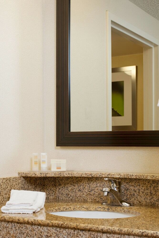 Hotel Courtyard By Marriott Newark Elizabeth