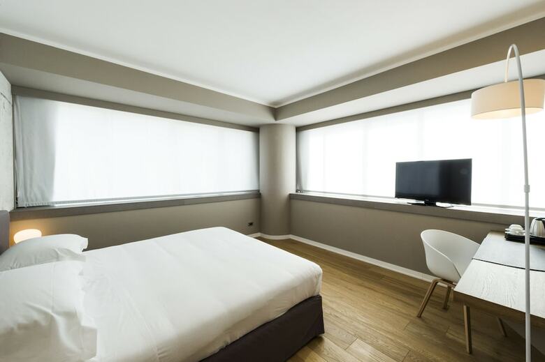 Fh Crystal Hotel