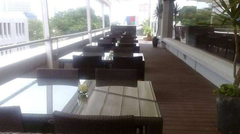 Peninsula Excelsior Hotel