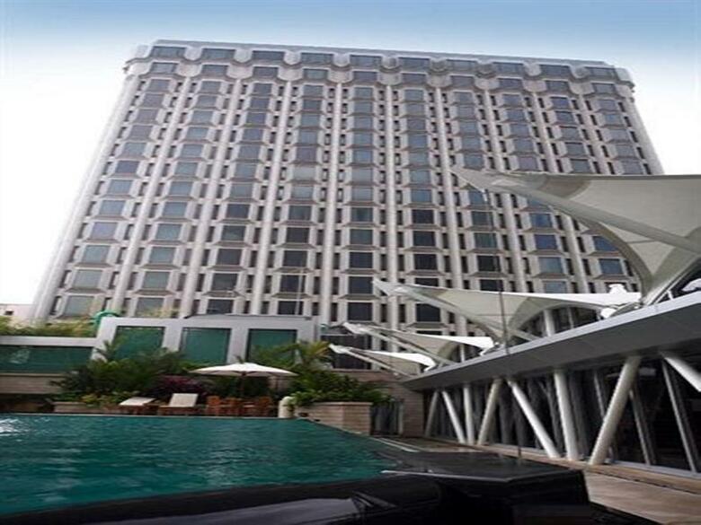 Peninsula Excelsior Hotel
