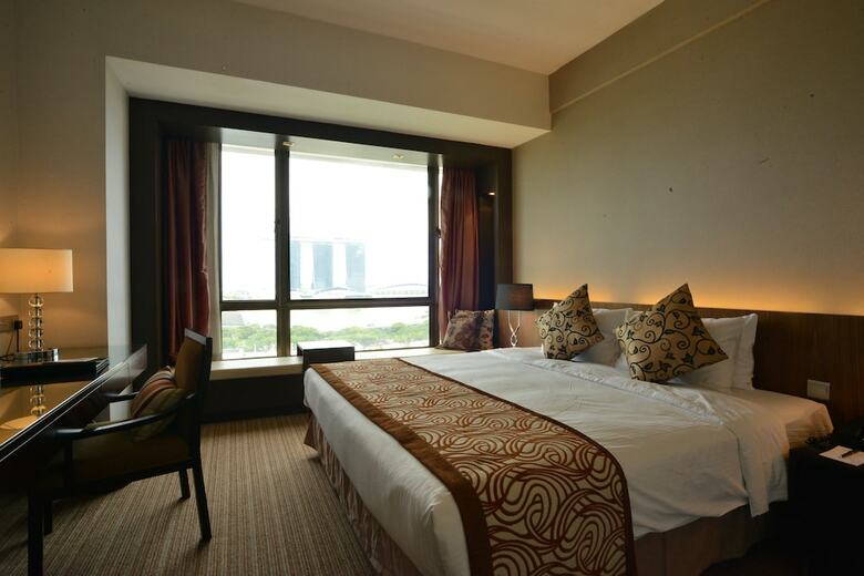 Peninsula Excelsior Hotel
