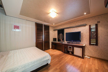 N Motel
