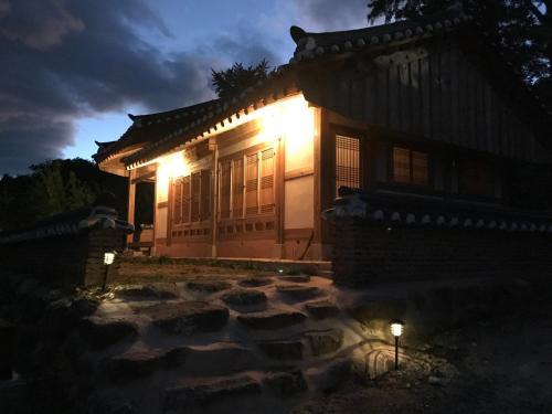 Hostal Korean Traditional House - Chungnokdang