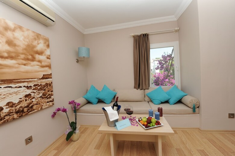 Hotel Mavi Suite T�rkb�k�