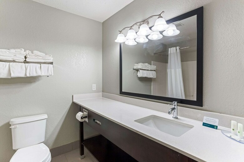 Hotel Quality Inn & Suites