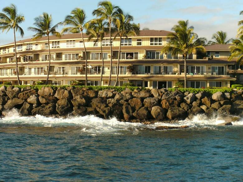 Whalers Cove Oceanfront Resort
