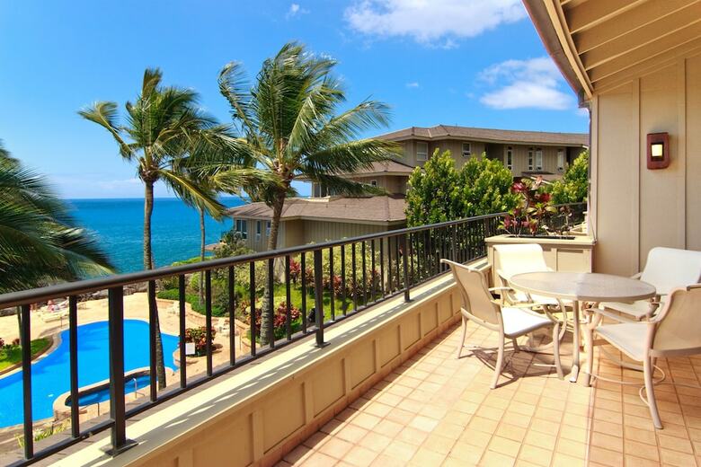 Whalers Cove Oceanfront Resort