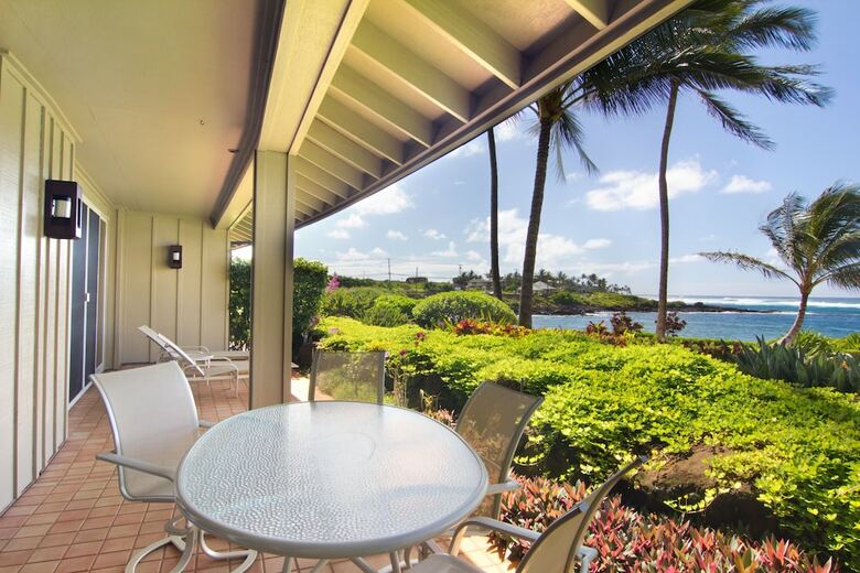 Whalers Cove Oceanfront Resort