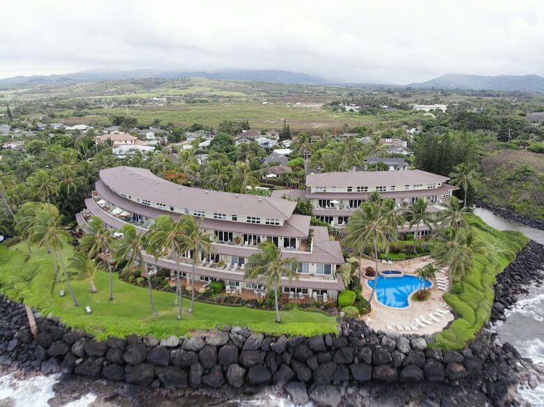 Whalers Cove Oceanfront Resort