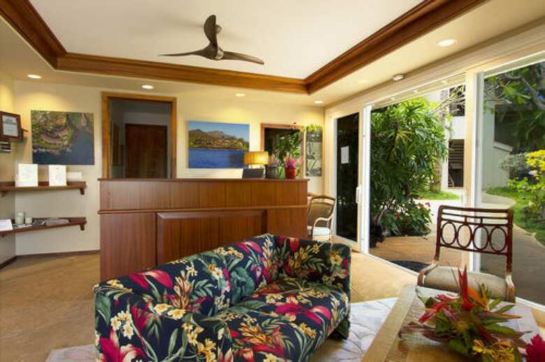 Whalers Cove Oceanfront Resort