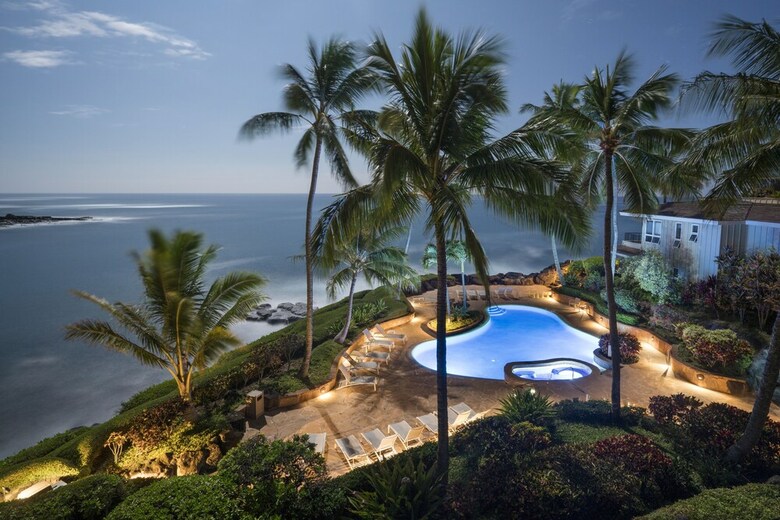 Whalers Cove Oceanfront Resort