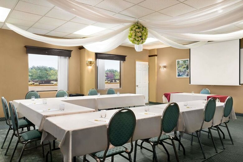 Hotel Days Inn By Wyndham Ste. Helene-de-bagot