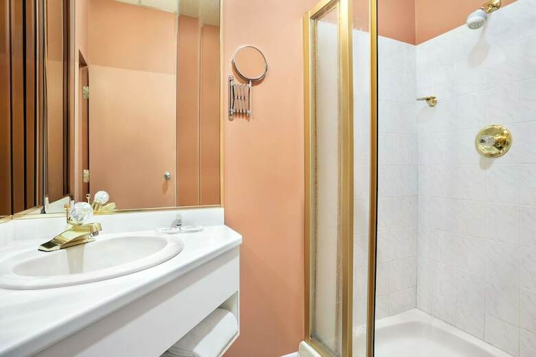 Hotel Days Inn By Wyndham Ste. Helene-de-bagot