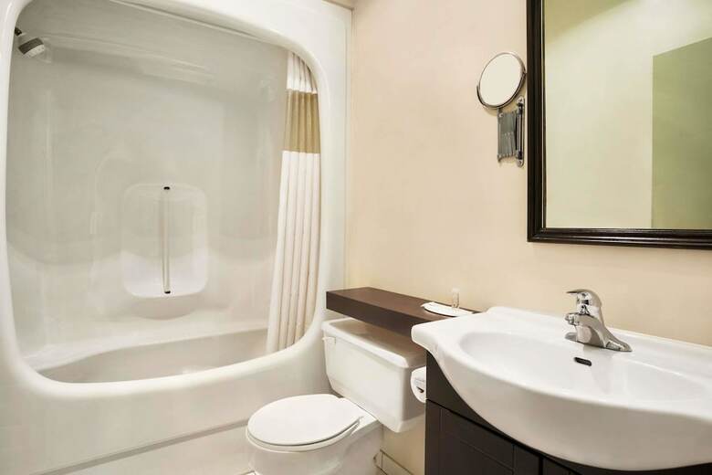 Hotel Days Inn By Wyndham Ste. Helene-de-bagot