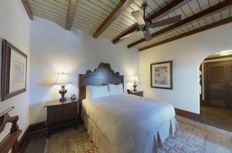 Hotel The Cloister