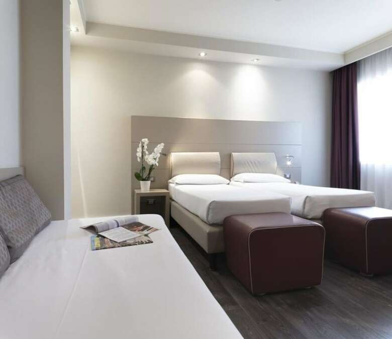 Smart Hotel Holiday