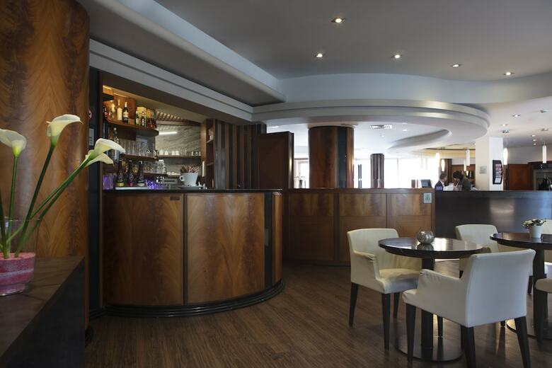 Smart Hotel Holiday