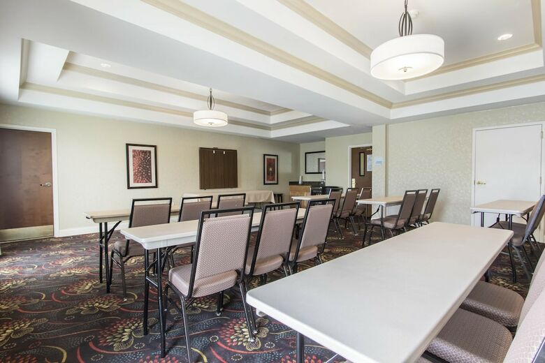 Holiday Inn Express Hotel & Suites Cullman