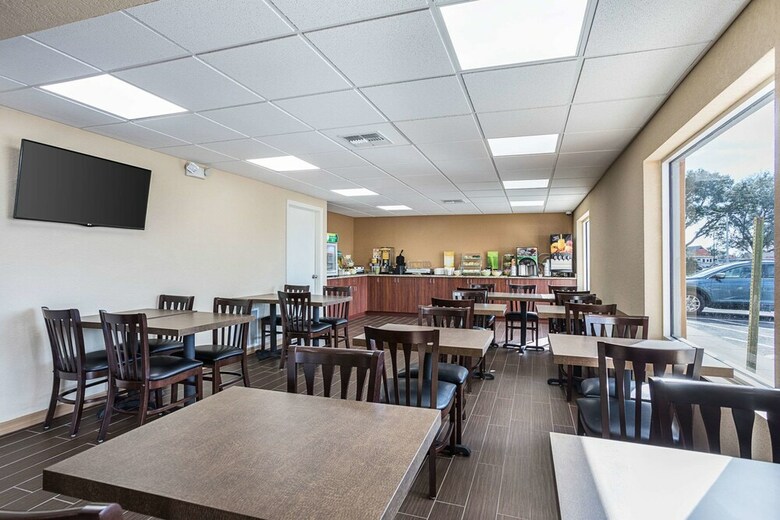 Hotel Quality Inn & Suites Heritage Park