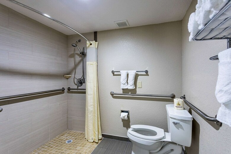 Hotel Quality Inn & Suites Heritage Park
