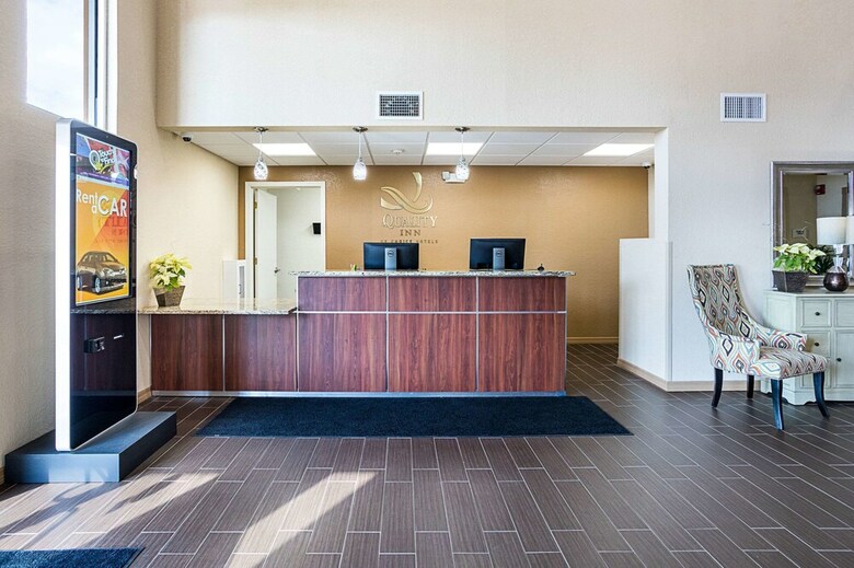 Hotel Quality Inn & Suites Heritage Park
